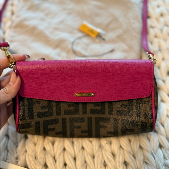 Authentic FENDI 2015 Zucca Pink cyclamin & Tobacco
Mini Pouch wt box and tags - Picture 3 of 16